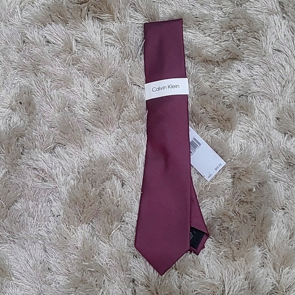 NWT SLIM CLAVIN KLEIN MEN'S TIE 👔
